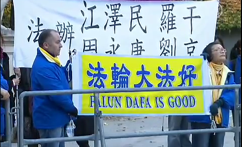 Neben Tibetern und Menschenrechtsaktivisten aus Ostturkestan demonstrierten auch Falun Gong-Praktizierende in Wien und Salzburg für ein Ende der Verfolgung an Falun Gong in China.