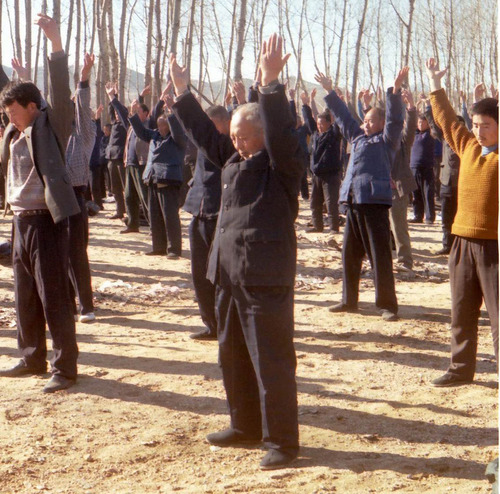 Vor dem Beginn der Verfolgung sind Menschen, die Falun Gong üben, in China ein täglicher Anblick. Wie hier in Yedian, einer Stadt in der Provinz Shandong. Foto: minghui.org