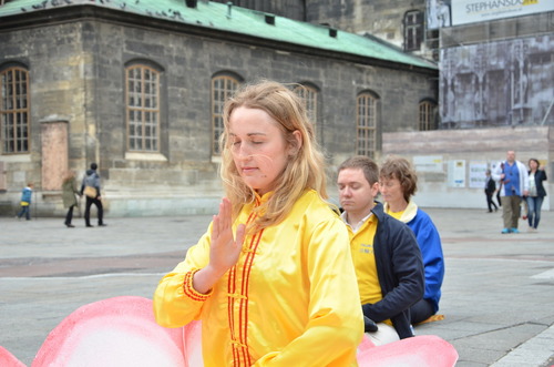 Meditation am Stephansplatz