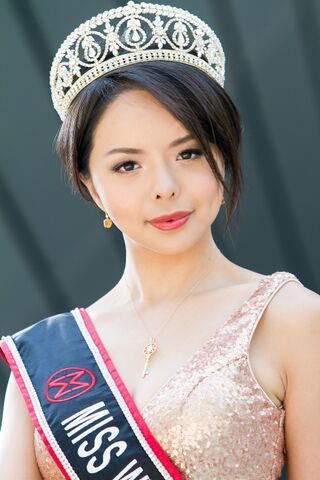 Stargast am Roten Teppich: Menschenrechtsaktivistin Anastasia Lin, Miss World Canada 2015