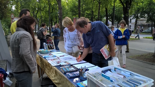 Interesse und Engagement für die Unterschriftenlisten.