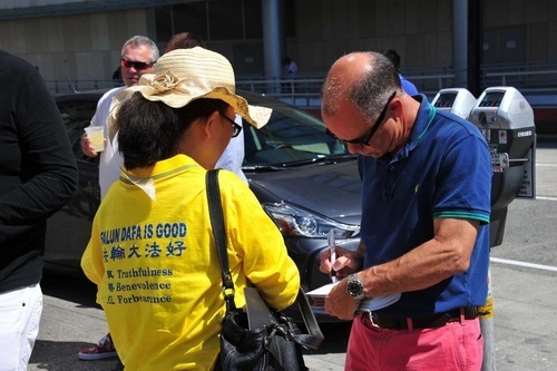 Am 1. August 2016 fand in Vancouver eine Unterschriftensammlung und Protestaktion statt. 