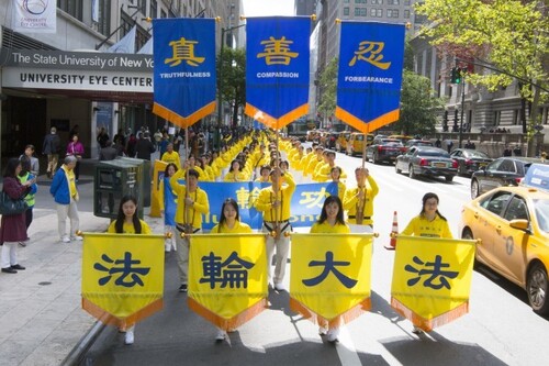 Feierlicher Umzug bei der Parade in New York