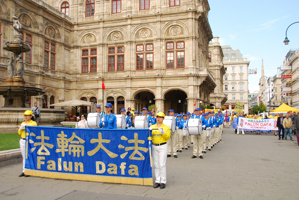 Aufstellung der Parade mit der Tian-Guo-Marching-Band.