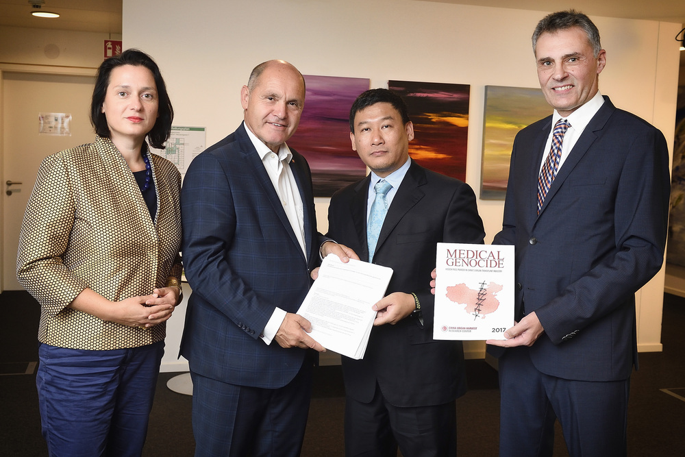 MMag. Dr. Gudrun Kugler, Mag. Wolfgang Sobotka, Mag. Yong Wang, Dipl.-Ing. Mircea Arthofer (v.l.n.r.) © Parlamentsdirektion / Johannes Zinner