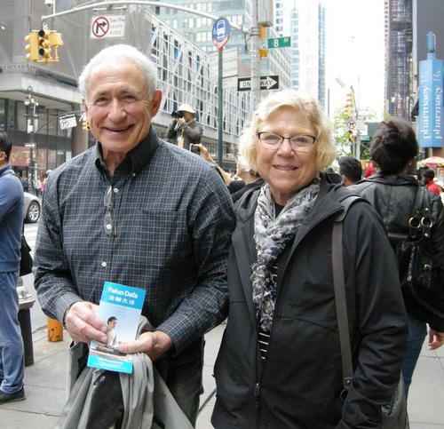 Bill und Jane aus Minnesota hoffen, dass die Verfolgung von Falun Dafa in China bald enden wird.