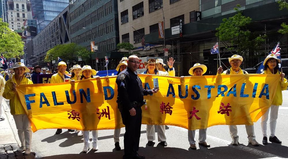Polizist Tim Popal sagt, die Parade der Falun-Dafa-Praktizierenden sei die beste und friedlichste Parade sei, die er je gesehen habe.