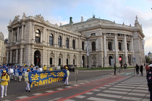 Parade zieht weiter am Ring. © FDI Österreich