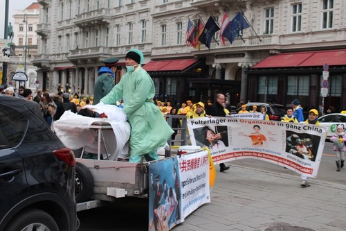 Vorbei am Hotel Sacher. © FDI Österreich