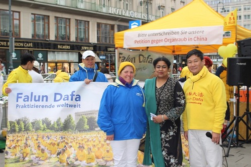 Theresia Köpf, Farzana Farhad -von der Bangladesch-Österreichischen Kulturakademie, Yong Wang -Obmann Österreichischer Falun Dafa Verein