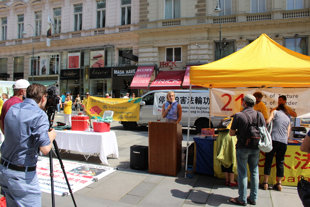 Kundgebung am Wiener Graben. Rede von Mag. Caroline Hungerländer.  @FDI Österreich