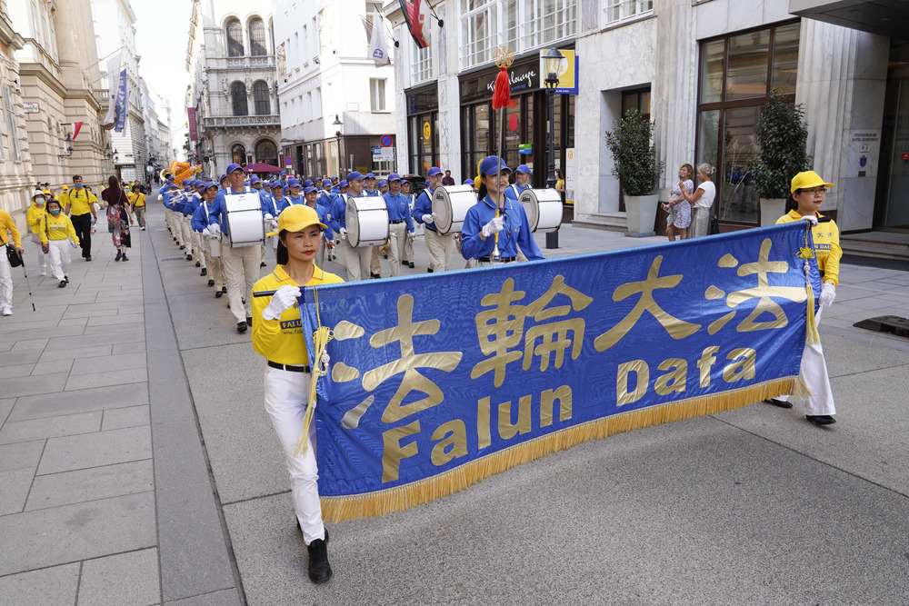 Parade durch die Wiener Innenstadt. @ Minghui.org