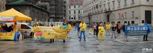 Kundgebung am Stephansplatz in Wien am 13. Mai 2021 anlässlich des Welt-Falun-Dafa-Tages.