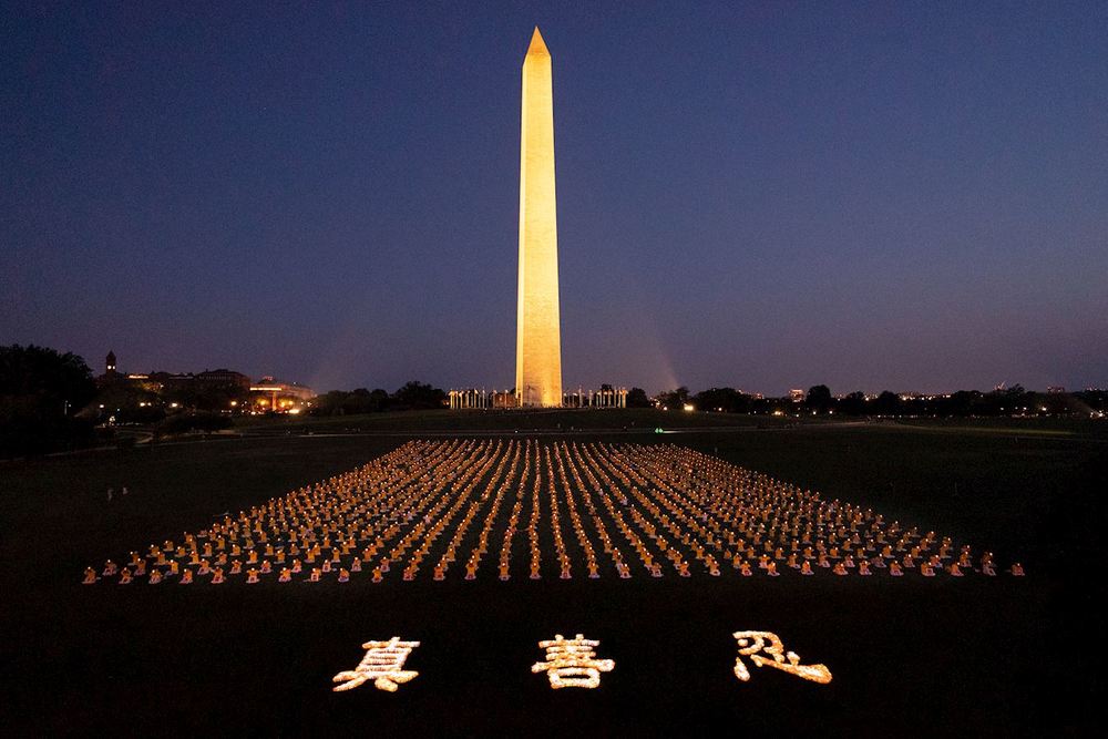 Kerzenlichtmahnwache zum Gedenken der Verfolgung vor dem Washington Monument. Foto: minghui.org