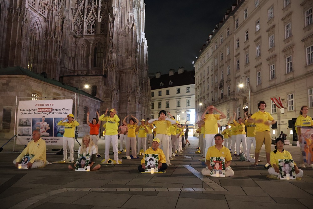 Mahnwache im Gedenken an die Todesopfer durch die Verfolgung in China. Foto: FDI