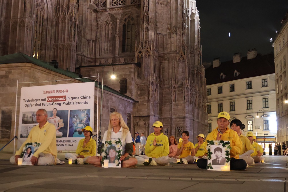 Mahnwache im Gedenken an die Todesopfer durch die Verfolgung in China. Foto: FDI