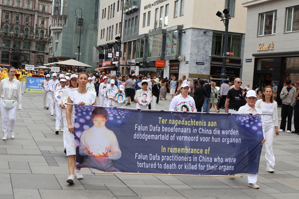 Parade durch Wiens Innenstadt. Foto: FDI