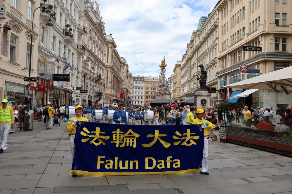 Europäische Tian Guo Marching Band am Graben. Foto: FDI