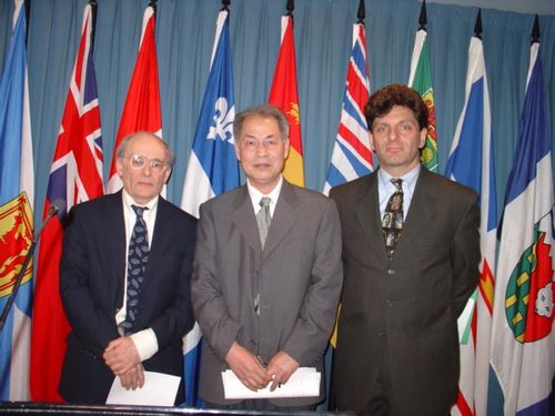 Von links: D. Matas, Professor Zhang Kunlun, L. Greenspon