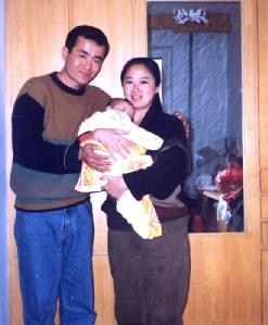 Eine glückliche, junge Familie, bevor Frau Wang Yunjie verhaftet und gefoltert wurde