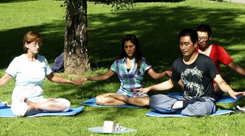 Falun Gong Praktizierende in Grazer Stadtpark